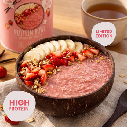 BREKKY Strawberry Vanilla Winter Smoothie Bowl bereid