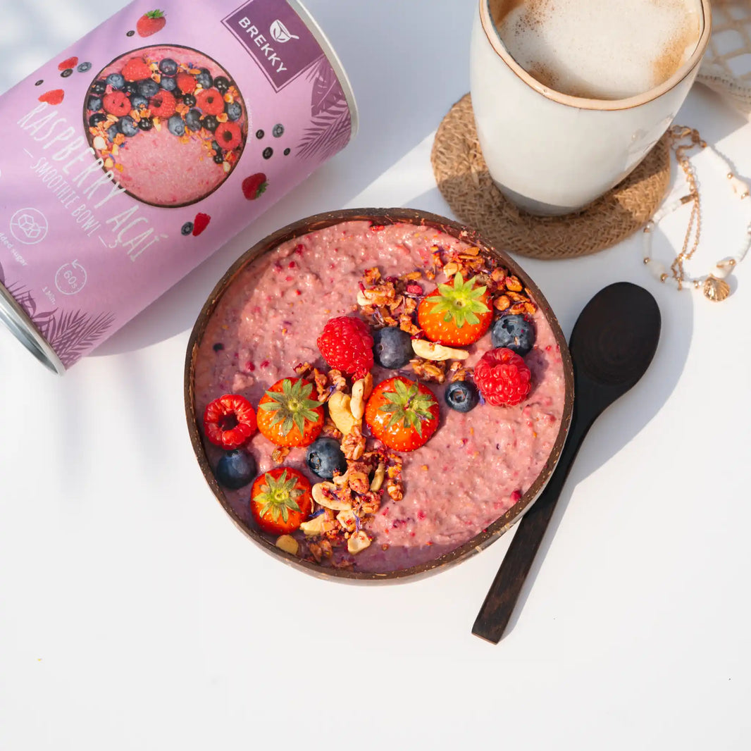 BREKKY Raspberry Açai Smoothie Bowl aangericht